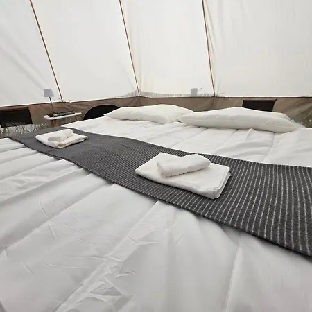 Acorn Pool Tented Camp Vakantiehuis Nidda